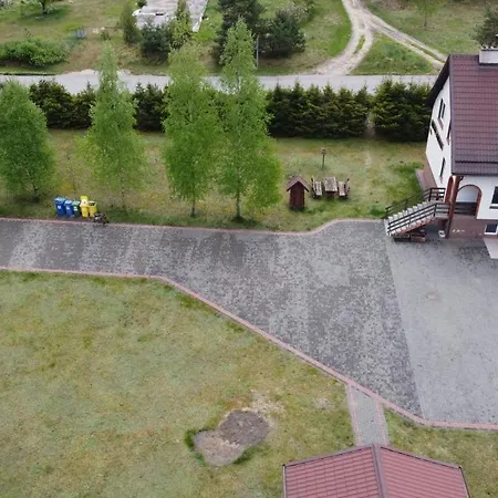 Duzy Dom Dla 16 Osob 別荘